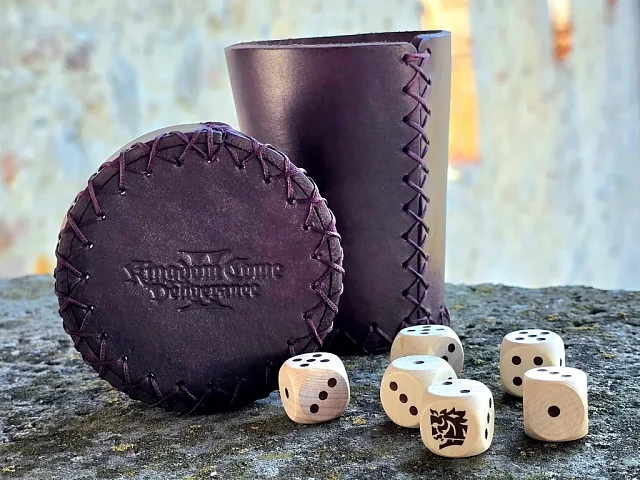 Obrázek FARKLE hrací kostky s kelímkem, Kingdom Come: Deliverance, oficiální merch