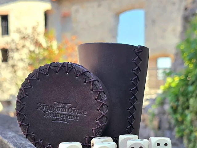 Obrázek FARKLE hrací kostky s kelímkem, Kingdom Come: Deliverance, oficiální merch